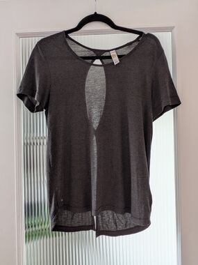 Lole Charcoal Short Sleeve Tee with back Keyhole